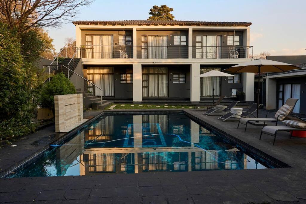 Lux 5min To Sandton 17 * Johannesburg