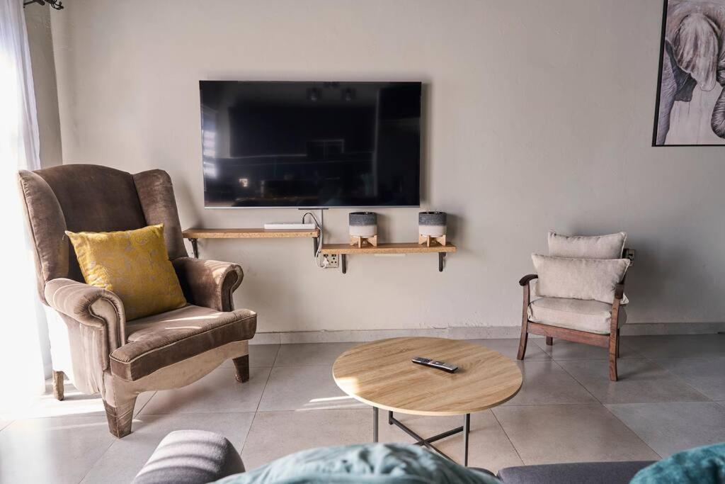 Lux 5min To Sandton 17 Johannesburg